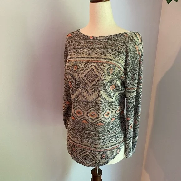 Almost famous Womens size M loose fit loose knit sweater blouse - Picture 1 of 4